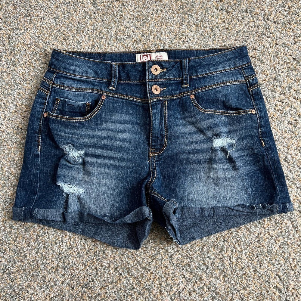 LEI Tatum Shorts Women's 7 High Rise Distressed Cotton Blend Dark Wash Cuffed